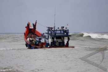 Tinggi Gelombang Selat Sunda Enam Meter