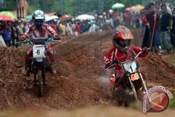 521 crosser ikuti "Visit Medan Trail Adventure"