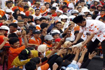 DISAMBUT SIMPATISAN