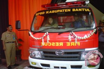 Pemkab serahkan mobil damkar untuk BPBD Bantul