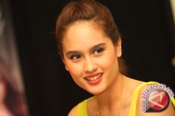 Cinta Laura optimistis merknya disukai anak muda
