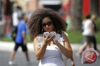  Smartphone lebih banyak dipakai perempuan