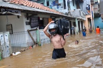 Banjir Ciledug Indah Mulai Surut