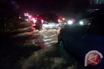 Banjir Genangi Jalinbar dan Rumah Warga Pringsewu