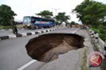 Jalur ringroad selatan yang ambles mulai diperbaiki