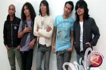  Tur 8 kota, Slank boyong penyanyi-penyanyi cantik