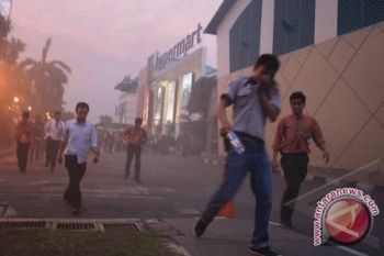 Karyawan Mal Ciputra Pekanbaru berhamburan