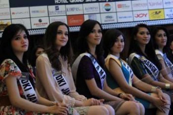 JELANG PEMILIHAN PUTERI INDONESIA