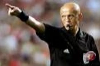 Empat wasit sepak bola Indonesia berlisensi FIFA