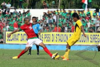 Semen Padang Kalahkan Timnas