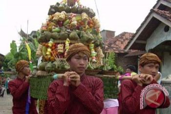 Tradisi "ampyang" warnai peringatan Maulud Nabi 