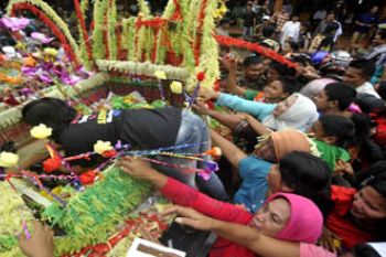 BEREBUT TELUR MAULID