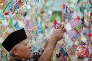 Maulid Nabi di Padangpariaman dimeriahkan "Pohon uang"