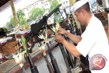 Polisi di Bali gelar ritual "Tumpek Landep"