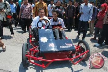 Mobil Berbahan Bakar Alternatif Beradu