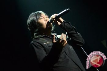  Ari Lasso puaskan fans di Ambon 