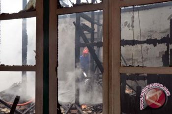Rumah terbakar satu korban terluka 