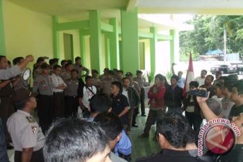 Kejari Kolaka Diminta Usut Dana Bantuan Kemenpera