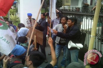 Aktivis Lampung Aksi Solidaritas Penahanan di Polda Sumsel