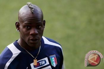 Balotelli gembira "kabur" dari media
