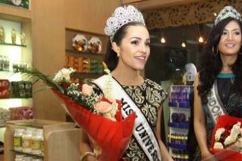 KUNJUNGAN MISS UNIVERSE 2012