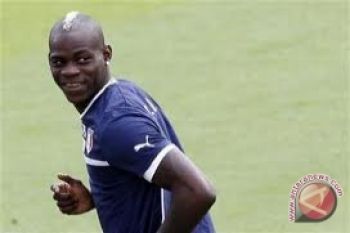  Baloteli Bilang Milan Bisa Hidupkan Karirku