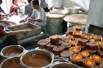 Jelang Imlek, Pembuat Kue Kerangjang Kebanjiran Pesanan