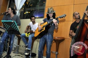 Slank Ramaikan Pembukaan ISL 2013
