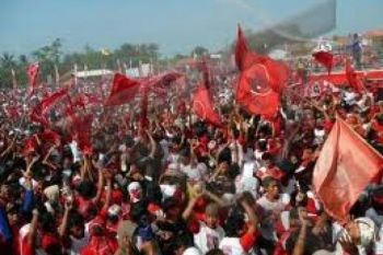 Massa PDIP Tolak Cagub Eksternal Partai