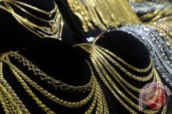 Harga Emas Jatuh karena Ambil Untung