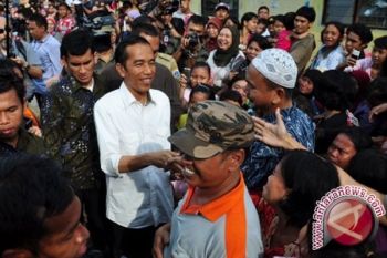  Safari pembagian bantuan Jokowi sempat ricuh