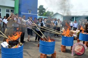 BBPOM Palembang musnahkan makanan berformalin