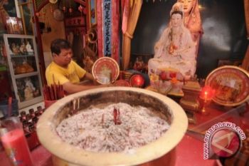 Warga Tionghoa kumpul keluarga saat libur Imlek