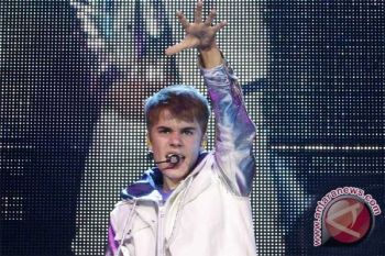  Ibu penyanyi Justin Bieber tulis otobiografi