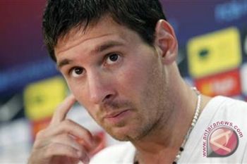 Messi perpanjang kontrak hingga 2018
