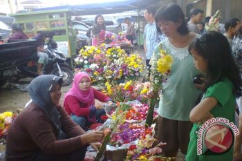 Warga Borong Bunga Jelang Imlek