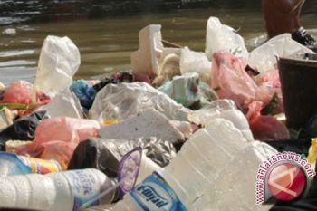 Pembakaran sampah plastik bisa picu kanker