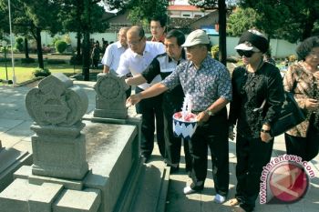 PWI Yogya ziarah ke makam tokoh pers 