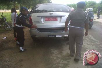 Satpol PP Sultra Tertibkan Kendaraan Dinas