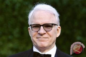 Steve Martin jadi ayah untuk pertama kalinya di usia 67 tahun
