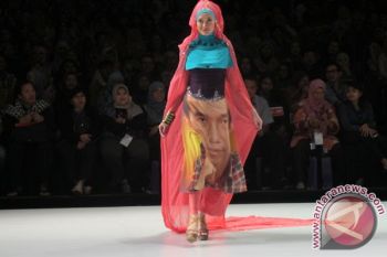Jokowi "tampil" di catwalk