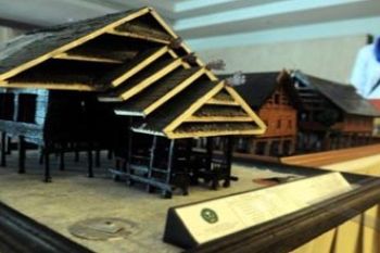 ARSITEKTUR RUMAH TRADISIONAL