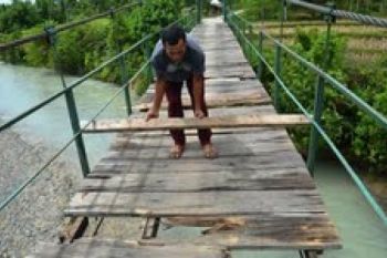 Masyarakat Lubukbasung Harapkan Perbaikan Jembatan Gantung