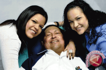 Chavez membuat kejutan dengan kembali dari Kuba