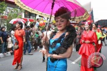 Pawai Imlek berlangsung di bawah guyuran hujan 