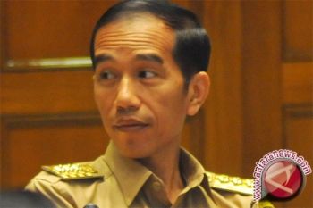  Jokowi tanggapi hasil survei dengan gurauan