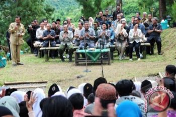 SBY Bicarakan G-20 Di Hadapan Petani