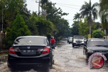 Arus lalu lintas Padang-Bengkulu berangsur pulih