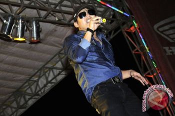 Konser perdana Tipe-x diawali lagu "genit"