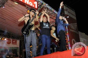 Kelompok musik Tipe-x meriahkan peluncuran honda verza 